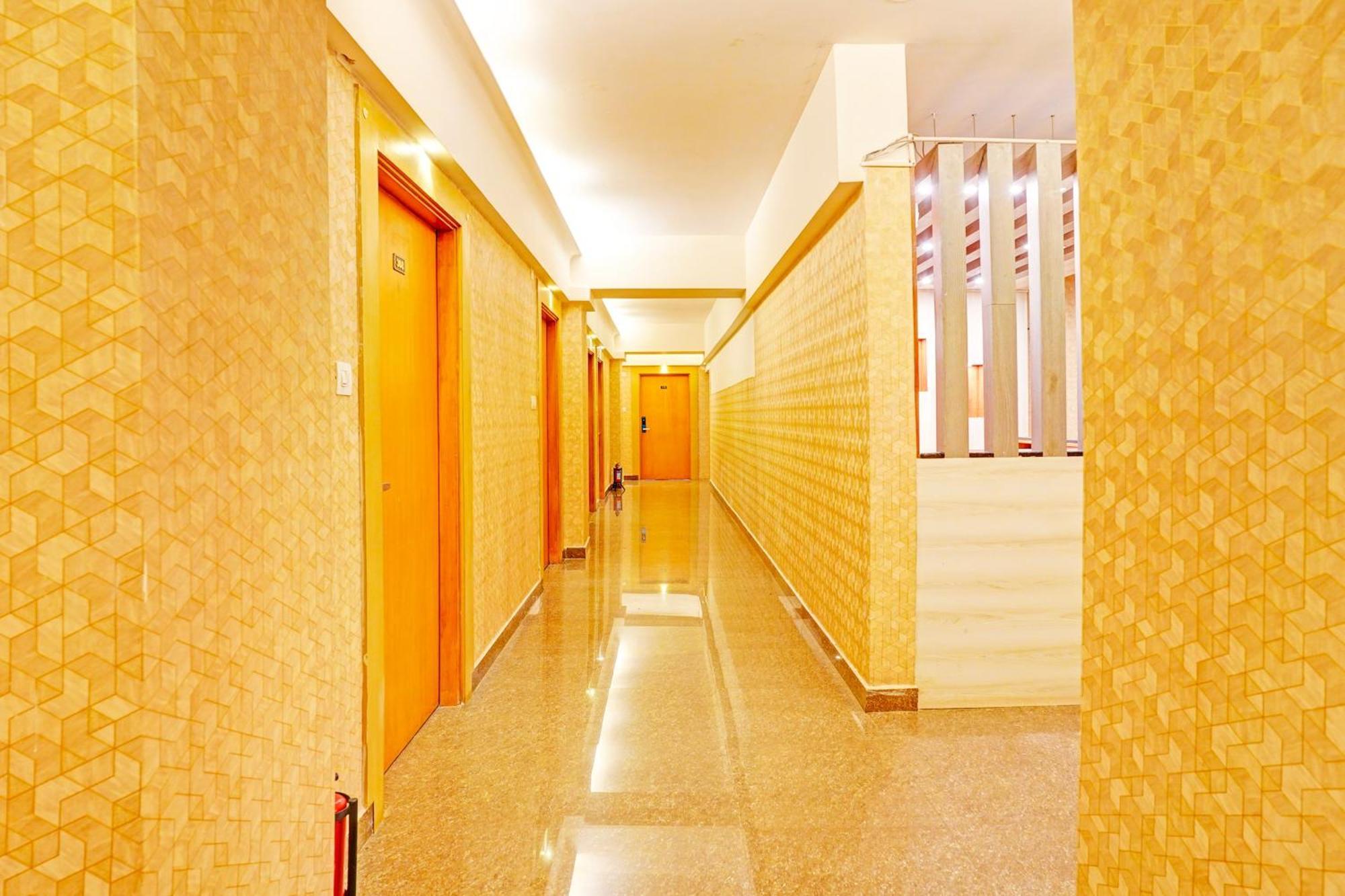 Super Townhouse Oak Electronic City Formerly Hotel Trubell Kammasandra Exterior foto